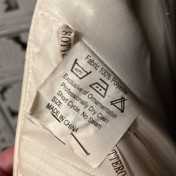 MAGGIE SOTTERO AMAZING WHITE SILKY SMOOTH WITH LACE & TRAIN WEDDING DRESS GOWN - Picture 16 of 16